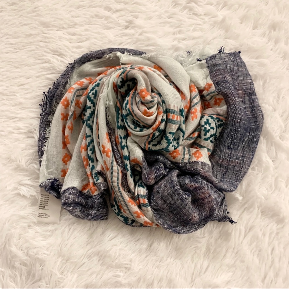 Aztec Pattern Infinity Scarf - Picture 2 of 9